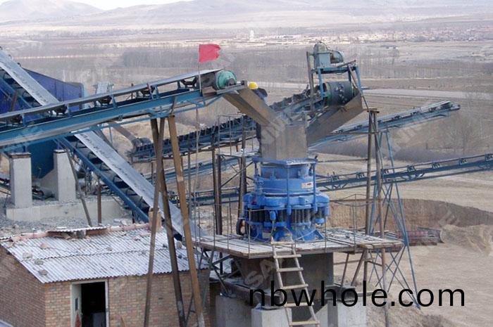 彈(dan)簧(huang)圓錐破碎(sui)機