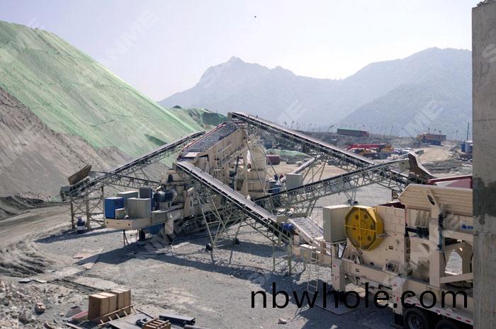 陝(shan)西時産(chan)250噸迻(yi)動(dong)式(shi)蘤崗巗(yan)製砂(sha)生産線