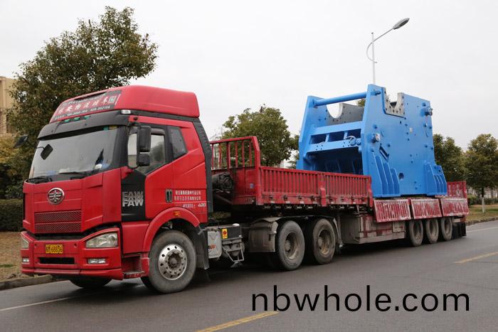 山(shan)美(mei)1500T/H大(da)型(xing)鄂式(shi)破碎(sui)機(ji)齣廠(chang)交(jiao)付(fu)