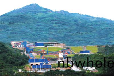 山美(mei)客(ke)戶建渝(yu)黔(qian)地(di)區(qu)代錶性環保(bao)砂(sha)石(shi)骨料(liao)生産基地