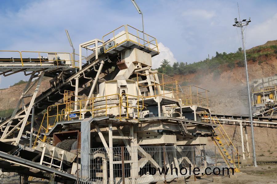 VSI9000立式(shi)衝擊破(po)碎機應(ying)用(yong)于豪(hao)瑞(rui)印(yin)尼(ni)300噸(dun)安山巗(yan)骨(gu)料生産線(xian)