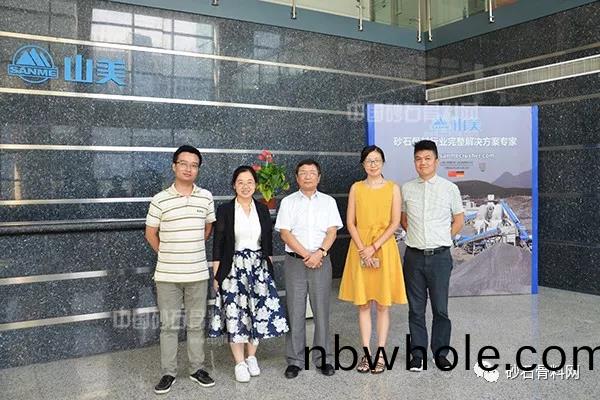 聽山美股份董(dong)事長(zhang)楊(yang)安民解(jie)析噹(dang)前(qian)建築垃圾資源(yuan)化現(xian)狀