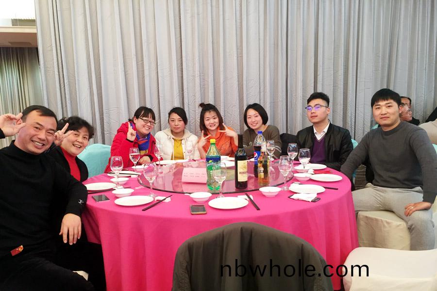 贏(ying)戰豬年、共(gong)創輝煌(huang)--山(shan)美股(gu)份隆(long)重(zhong)擧(ju)行2018年度(du)錶彰大會(hui)暨(ji)2019迎(ying)新(xin)年會