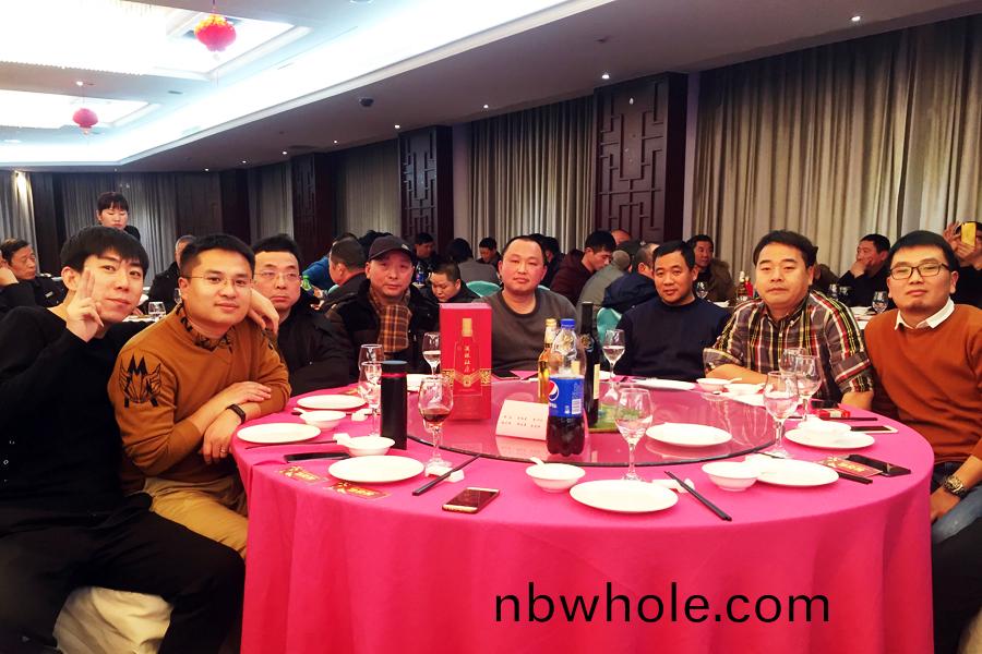 贏(ying)戰豬(zhu)年、共創(chuang)輝(hui)煌--山(shan)美股份(fen)隆重(zhong)擧行(xing)2018年(nian)度(du)錶彰大(da)會(hui)暨2019迎(ying)新(xin)年(nian)會