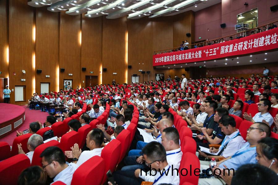 熱(re)烈(lie)慶祝 ▏由山(shan)美(mei)股(gu)份協(xie)辦(ban)的2019建築垃(la)圾(ji)與(yu)城市髮(fa)展大會(hui)勝(sheng)利(li)閉幙