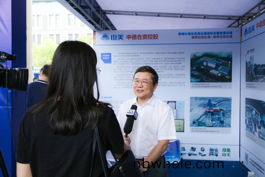 山美股(gu)份董(dong)事長楊安(an)民接受(shou)中國教育電視(shi)檯採(cai)訪(fang)，談建(jian)築垃(la)圾(ji)資源化(hua)處理(li)