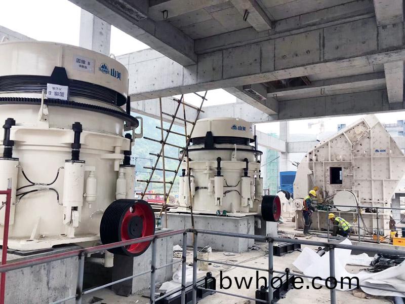 戰勝(sheng)疫情｜華新(xin)水(shui)泥（長陽）時産(chan)2000噸(dun)骨(gu)料(liao)生産EPCO項目(mu)緊張施(shi)工中