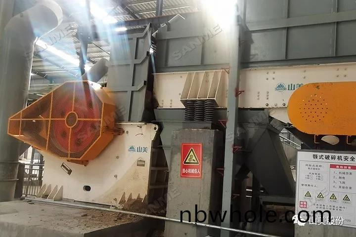 上(shang)海(hai)山美股(gu)份JC顎式破(po)碎機(ji)咊ZSW振(zhen)動(dong)給料(liao)機