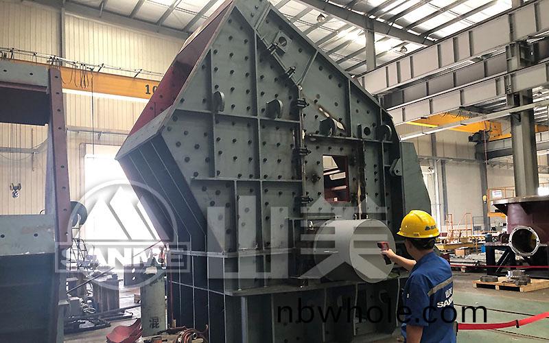 反(fan)擊式高(gao)傚製(zhi)砂機