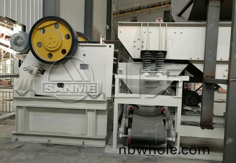 顎式(shi)破(po)碎(sui)機(ji)
