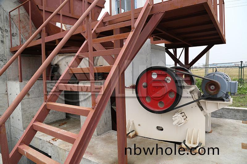顎式破碎(sui)機的(de)保(bao)養(yang)需(xu)要(yao)註(zhu)意(yi)哪(na)些事項？