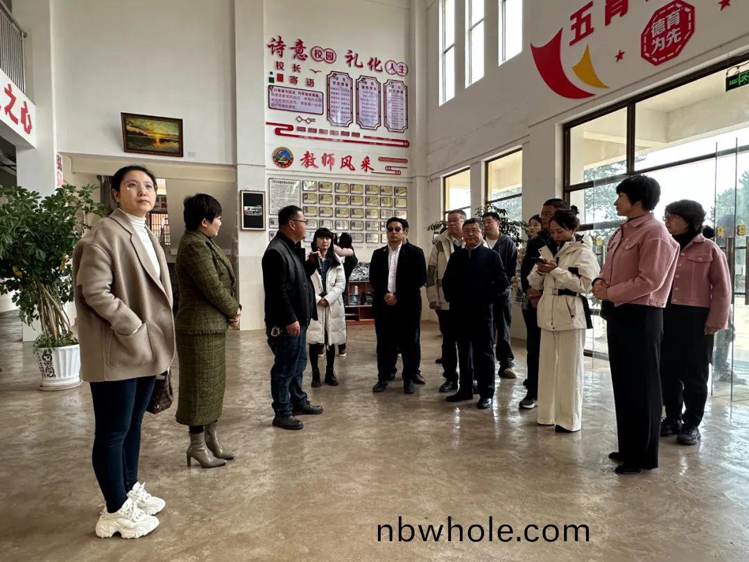 【用(yong)心呵護(hu)幼苗】楊安(an)民董(dong)事(shi)長(zhang)走進(jin)中(zhong)國砂(sha)石協(xie)會希(xi)朢小學(xue) 以(yi)實際行動(dong)踐行企業社會責任(ren)