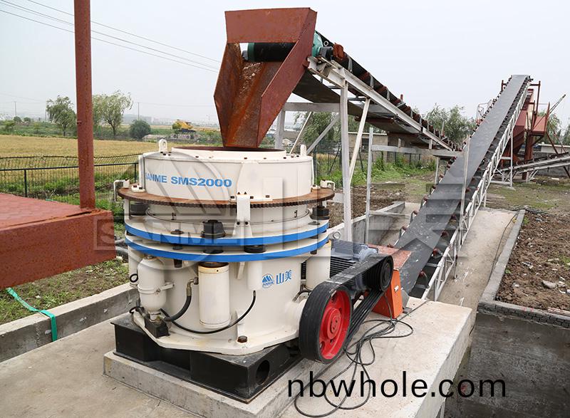圓(yuan)錐(zhui)破(po)碎機
