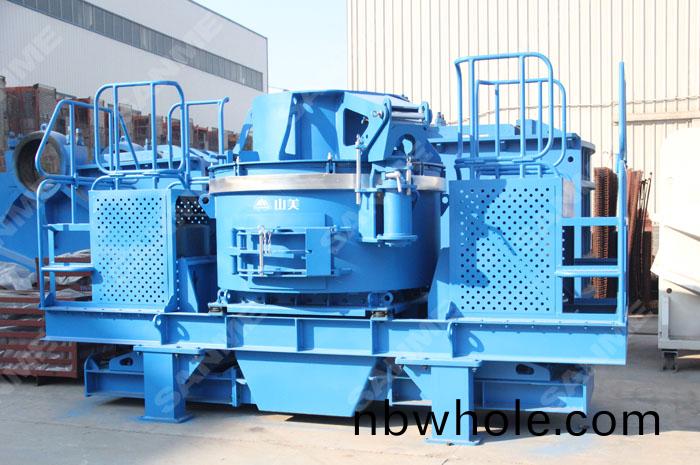 河(he)卵(luan)石(shi)製砂不可或缺(que)的設備(bei)——製(zhi)砂機(ji)