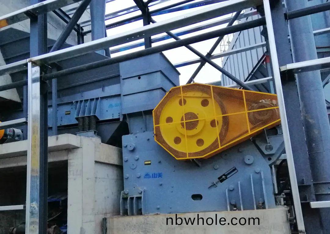顎式(shi)破(po)碎機